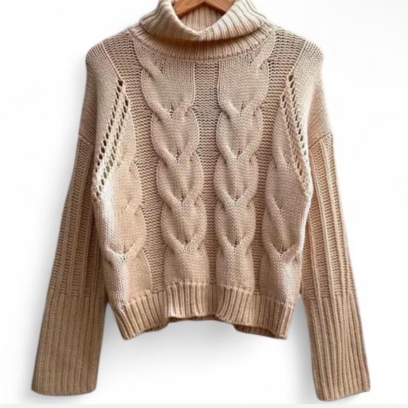 moon & madison Sweaters - NWOT Chunky Cable Knit Sweater - Beige
